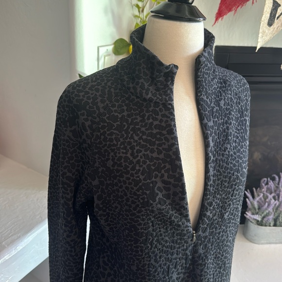 Super Cute Lucy 3/4 zip Workout Jacket Size Medium - Picture 4 of 5